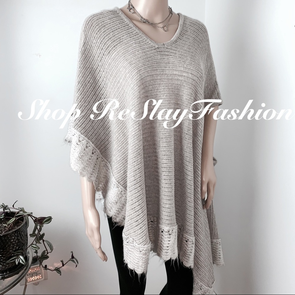 ⭐️NWT Mystree  Beige Poncho ⭐️